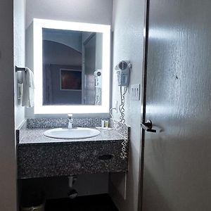 Deluxe King Studio Suite Non-Smoking