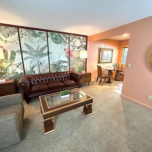 Deluxe  One-Bedroom King Suite Male only