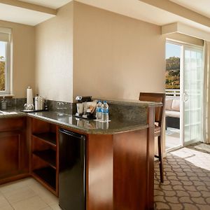Junior King Suite Marina View