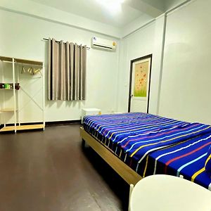 Economy King Room