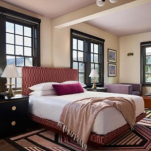 Deluxe  King Room Mobility accessible