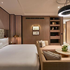Grand Deluxe King Room