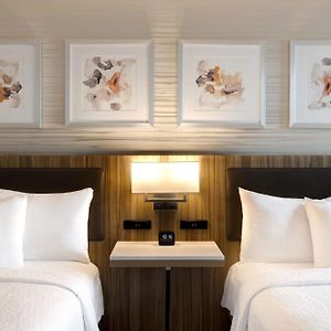 Corner Queen Room