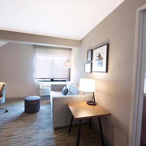 One-Bedroom Queen Suite