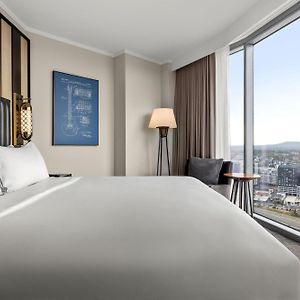 Deluxe Corner King Room