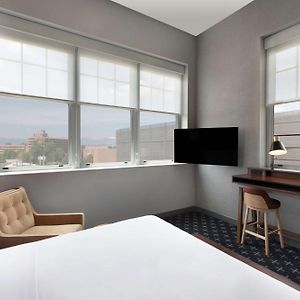 Corner King Room