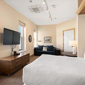 Standard King Suite