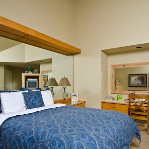 Executive Queen Room
