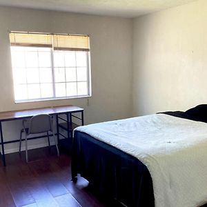 Budget King Room