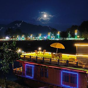 Houseboat Karima Palace