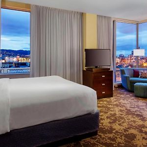 Corner King Room