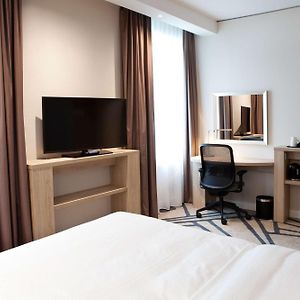 Queen Room Mobility accessible