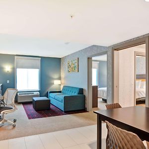 Queen Suite Mobility Access or Non-Smoking