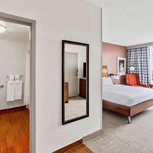 One-Bedroom King Suite