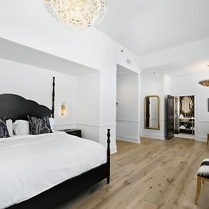 Luxury King Suite