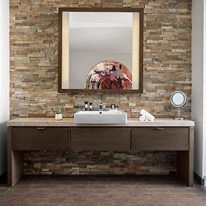 Wonderful King Room Roll Shower Mobility Hearing Accessible