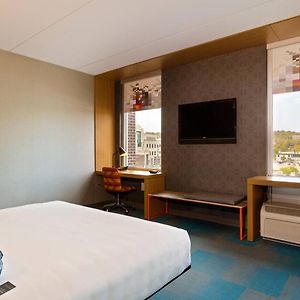 King Room Mobility or hearing accessible