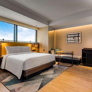 Corner King Room