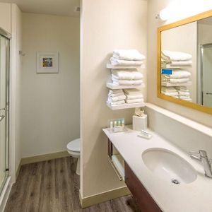 Queen Room Mobility accessible
