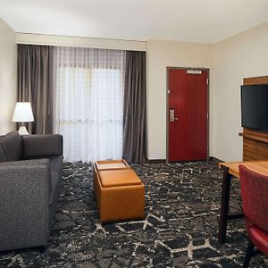 One-Bedroom King Suite Hearing Access or Non-Smoking
