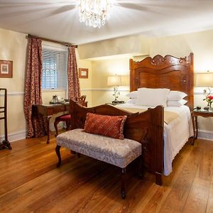Classic Queen Room