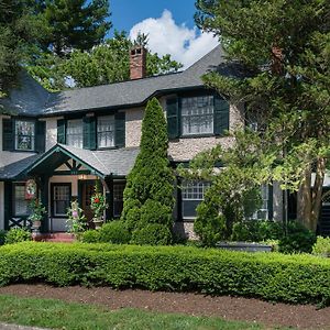 Pinecrest Bed & Breakfast