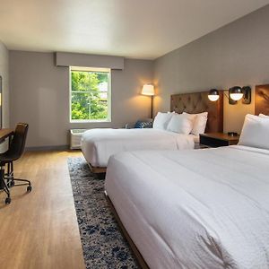 Traditional Queen Room Two Queen Beds