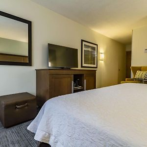 Queen Room Mobility or hearing accessible