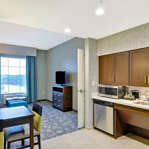 Queen Suite Mobility accessible