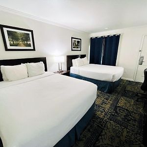 Standard Queen Room Two Queen Beds