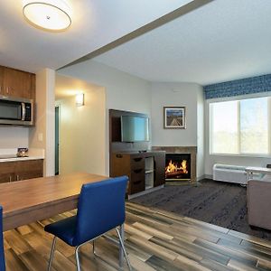 One-Bedroom King Suite
