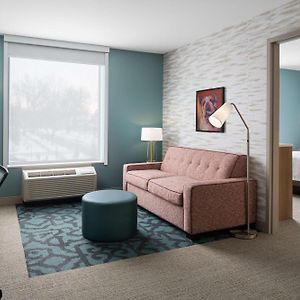 One-Bedroom Queen Suite
