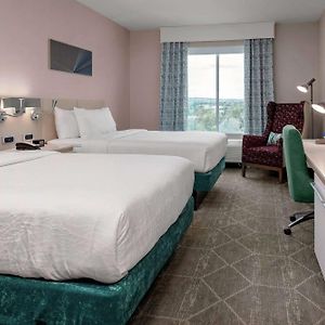 Queen Room Two Queen Beds Mountain View