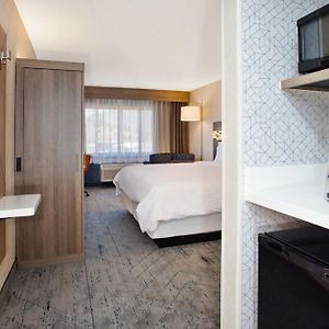 Standard Queen Room Mobility accessible