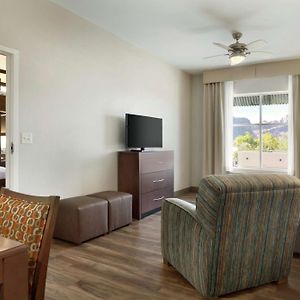 One-Bedroom Queen Suite