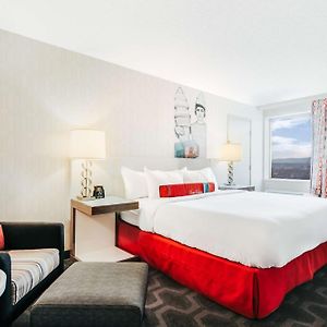 Deluxe Corner King Room