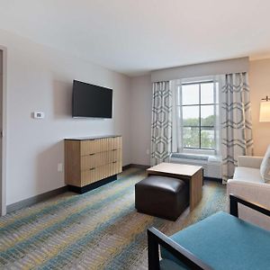 One-Bedroom Queen Suite Two Queen Beds