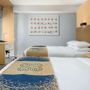 2 Queen Beds