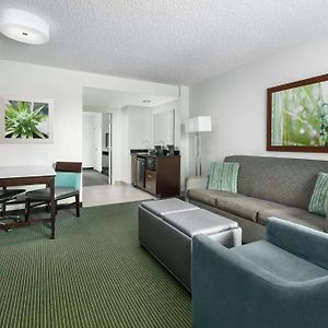 King Suite Poolside