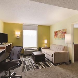 One-Bedroom Queen Suite