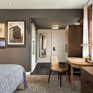 Corner King Room