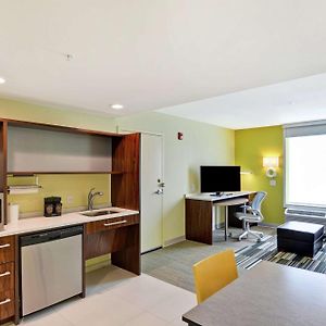 Queen Suite Hearing Access or Non-Smoking