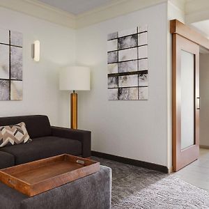 One-Bedroom Queen Suite Hearing accessible