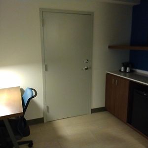 One-Bedroom Queen Suite