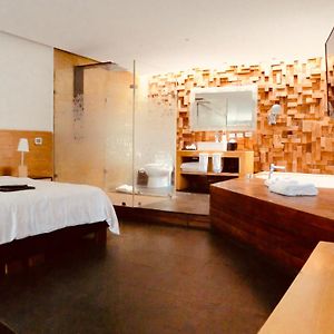 Grand King Suite