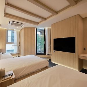 Uh Suite Seoul Square