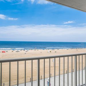 One-Bedroom Oceanfront Suite