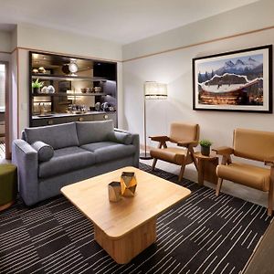 One-Bedroom King Suite