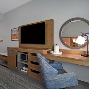 King Room Tub Mobility Access or Non-Smoking