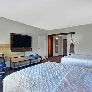 Queen Room Two Queen Beds Hearing Access